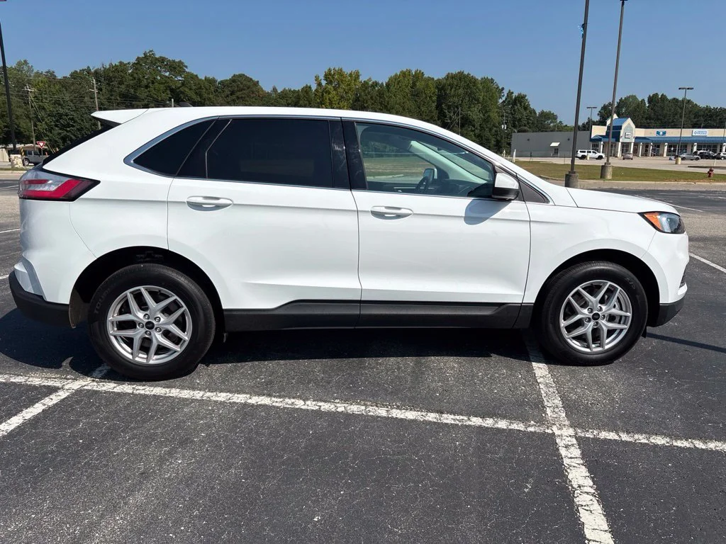 Used 2024 Oxford White Ford SEL image 6