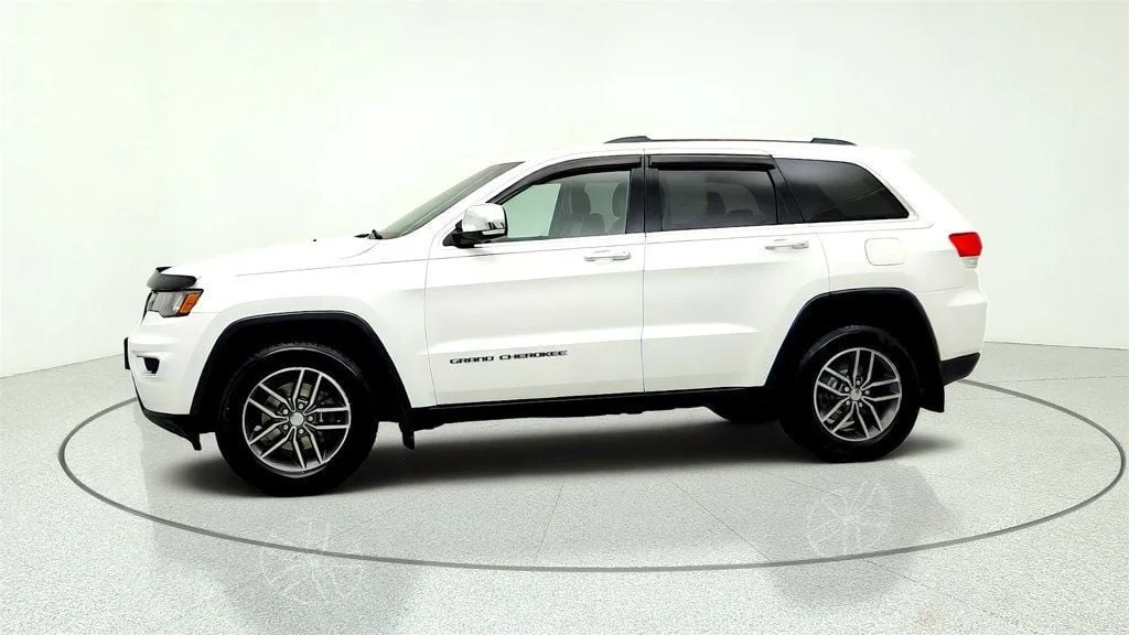 Used 2018 Bright White Clearcoat Jeep Limited 4x4 w/ Power Sunroof & Uconnect 4C Nav image 8