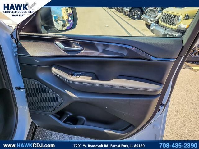 Used 2023 White Jeep Laredo image 26