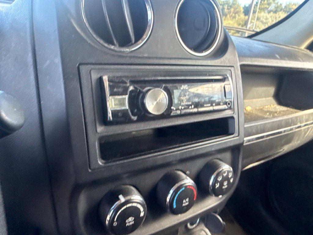 Used 2015 Bright White Clearcoat Jeep Sport image 40