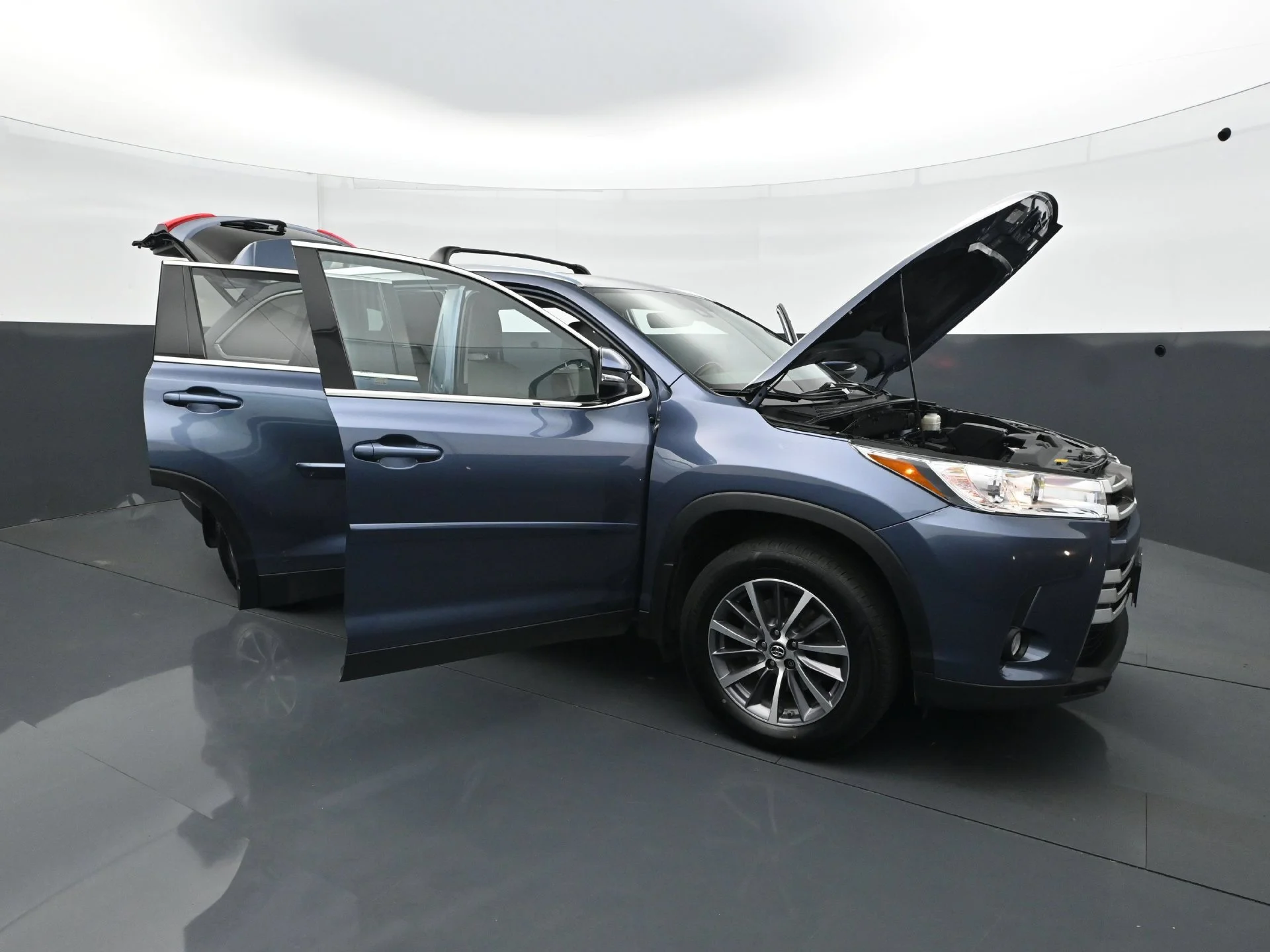 Used 2019  Toyota SE image 37
