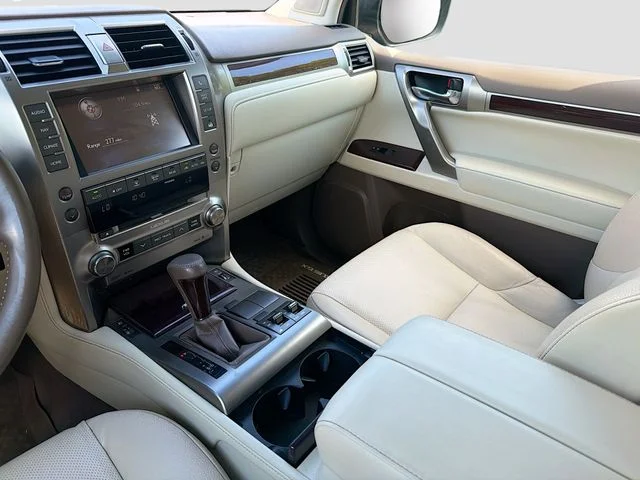 Used 2019  Lexus 460 image 23