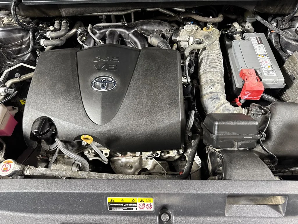 Used 2021 Magnetic Gray Metallic Toyota XLE image 17