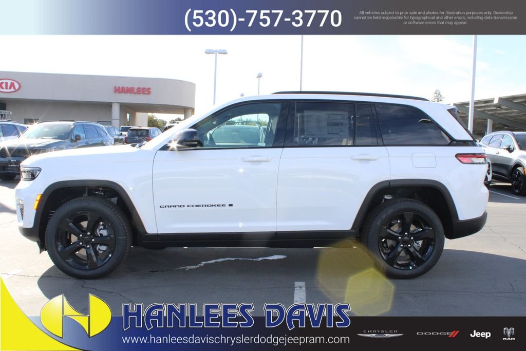 New 2025 Bright White Clear-Coat Exterior Paint Jeep Limited image 2