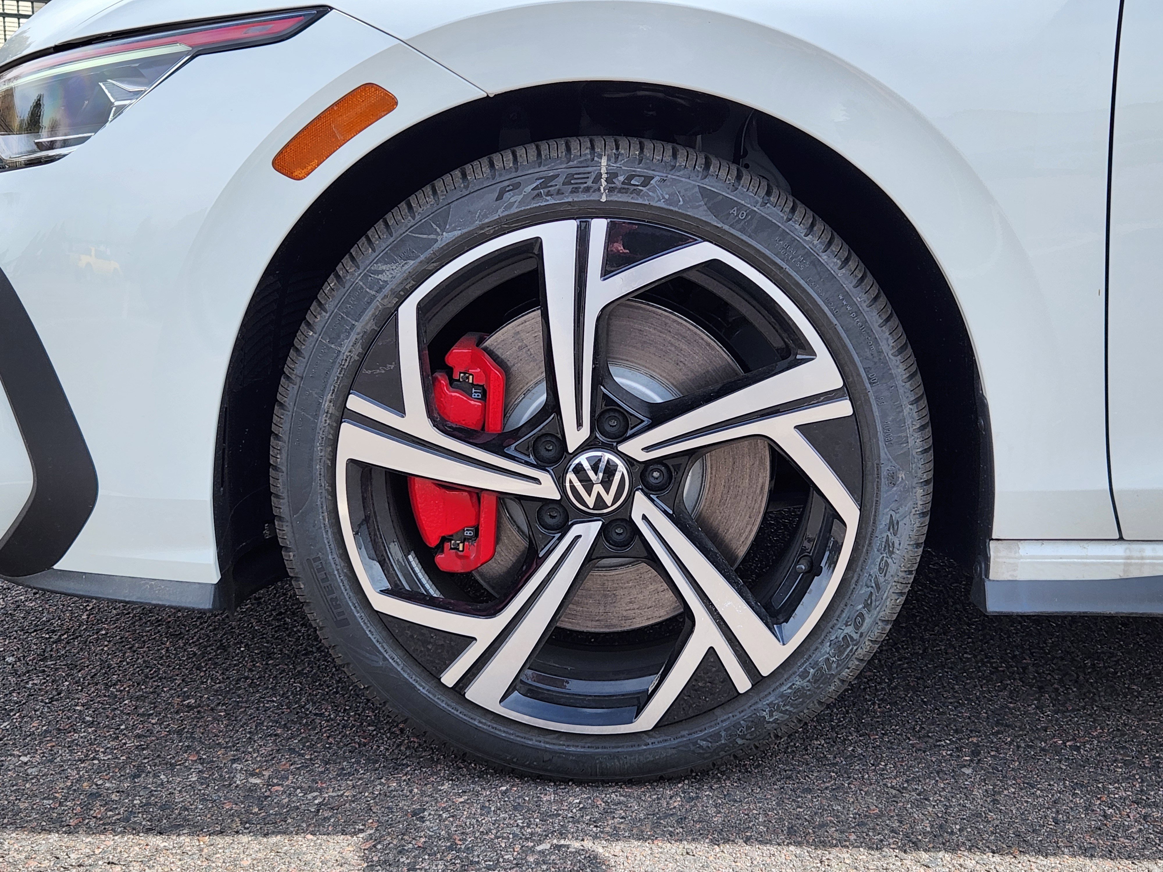 2025 Volkswagen Golf GTI SE - Photo 8