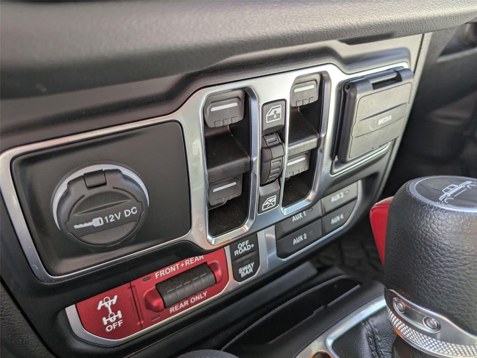Used 2024 Anvil Clear Coat Jeep Rubicon image 24