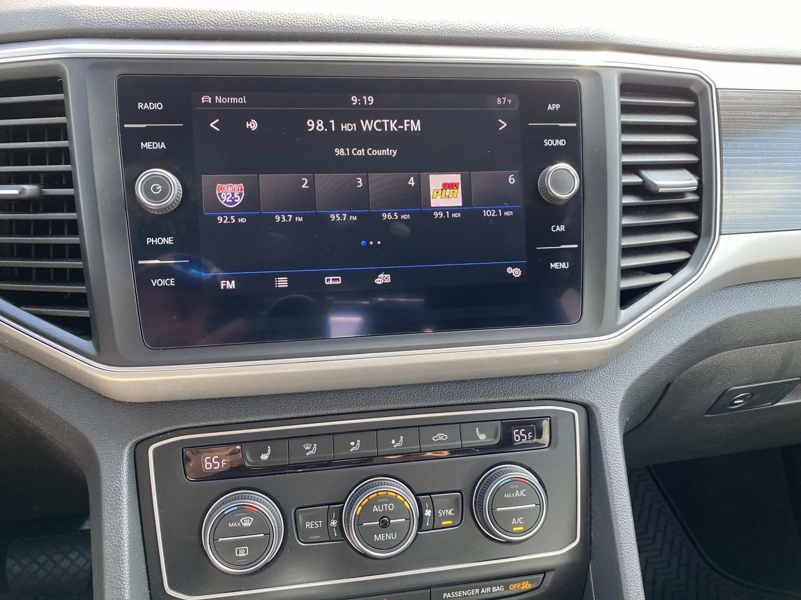 Used 2019 Platinum Gray Metallic Volkswagen 3.6L V6 SE w/Technology 4MOTION image 12