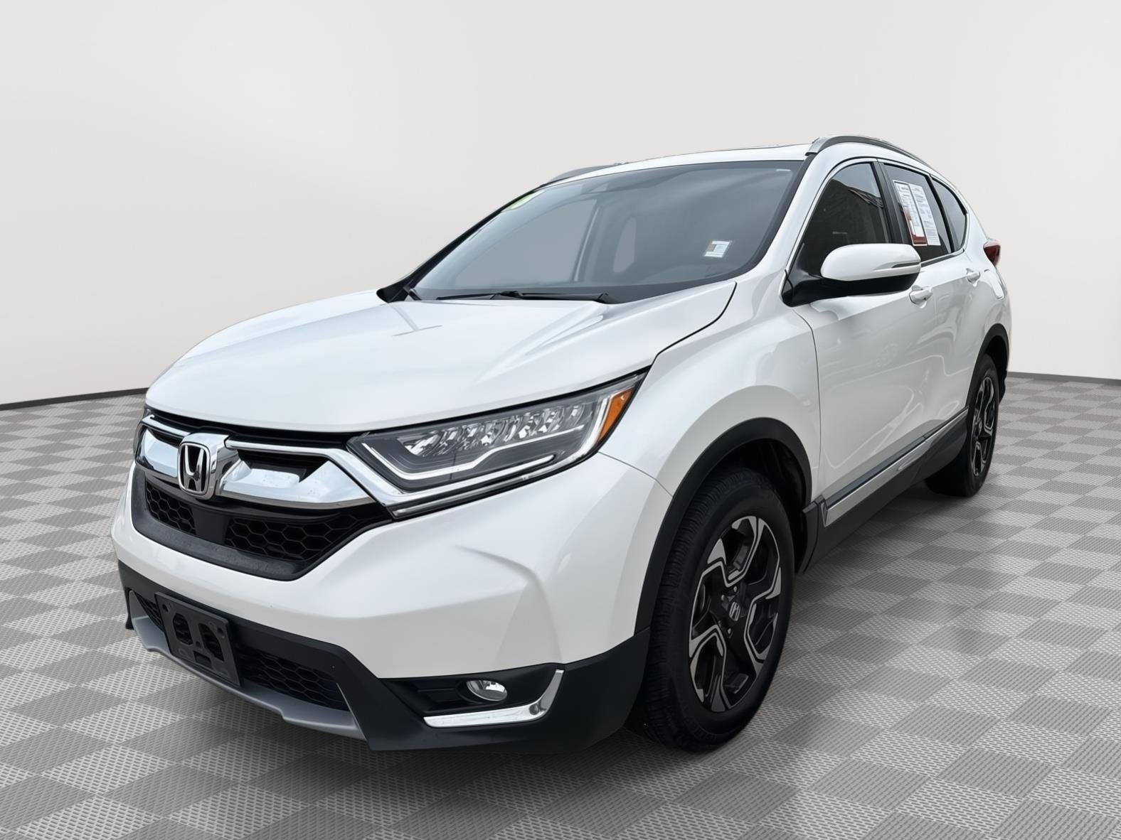 Used 2018 White Diamond Pearl Honda Touring image 9