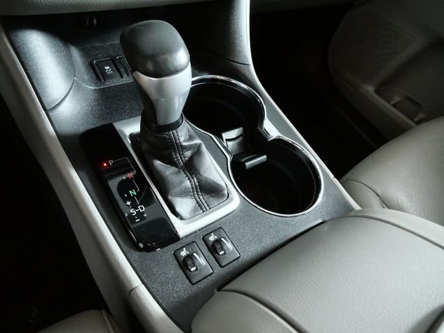 Used 2015 Gray Toyota XLE V6 image 21