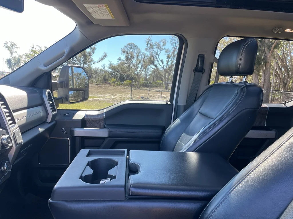 Used 2019 White Platinum Tri-Coat Metallic Ford LARIAT image 16