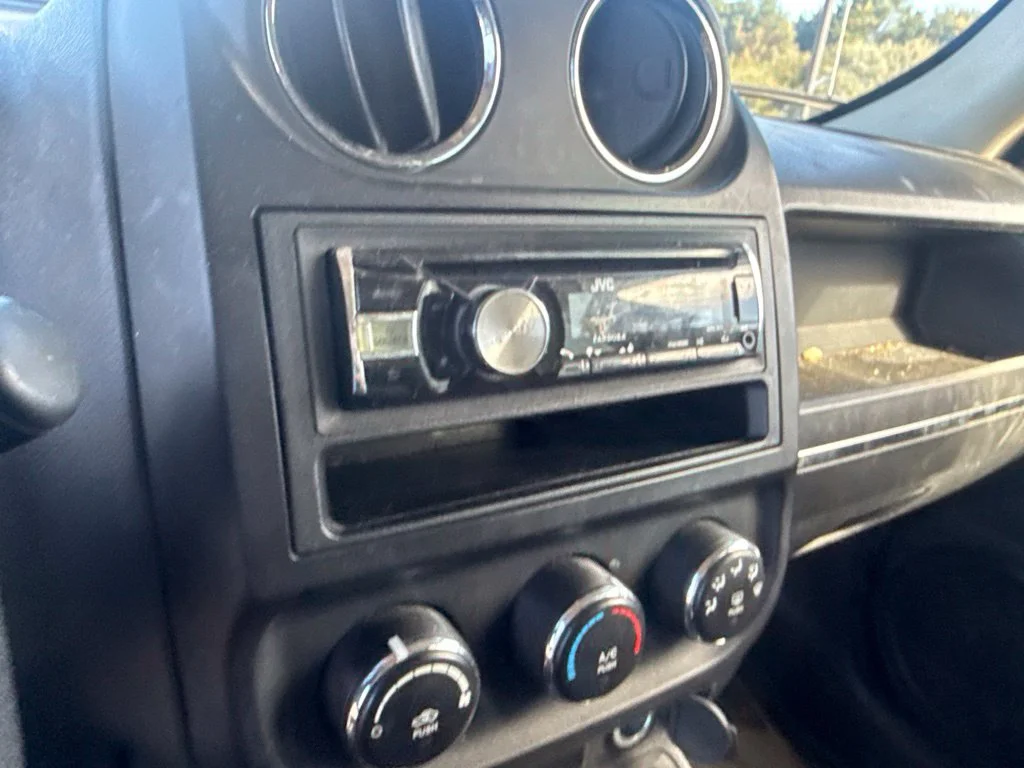 Used 2015 Bright White Clearcoat Jeep Sport image 40