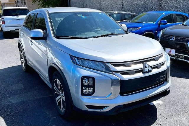 Used 2023 Silver Mitsubishi  image 2