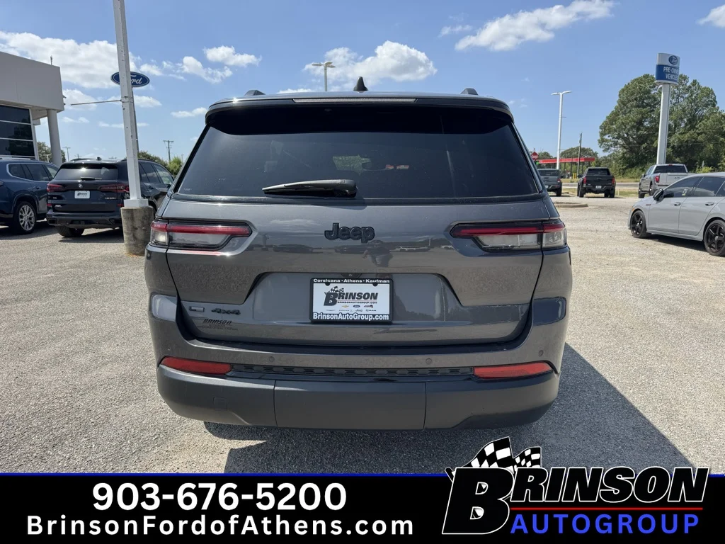 Certified Used 2023 Baltic Gray Metallic Clearcoat Jeep Altitude image 6