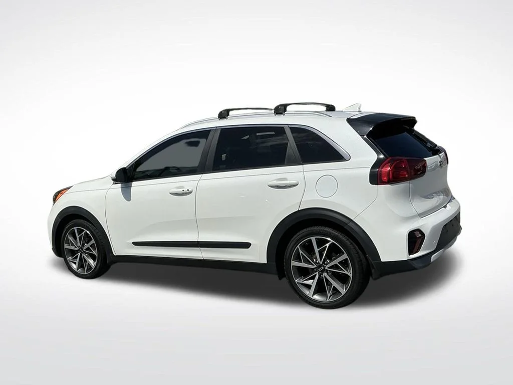 Used 2020 White Kia Touring image 4