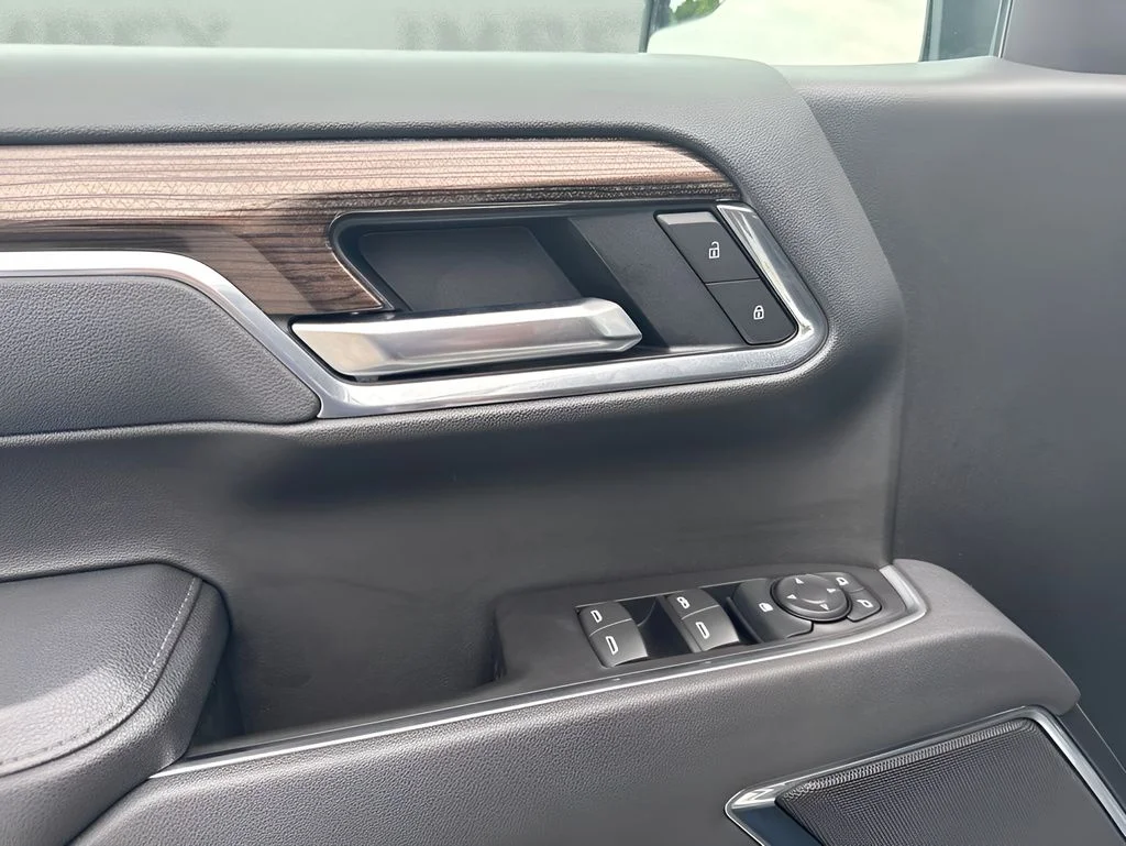 Used 2025 White Chevrolet LT Trail Boss image 27