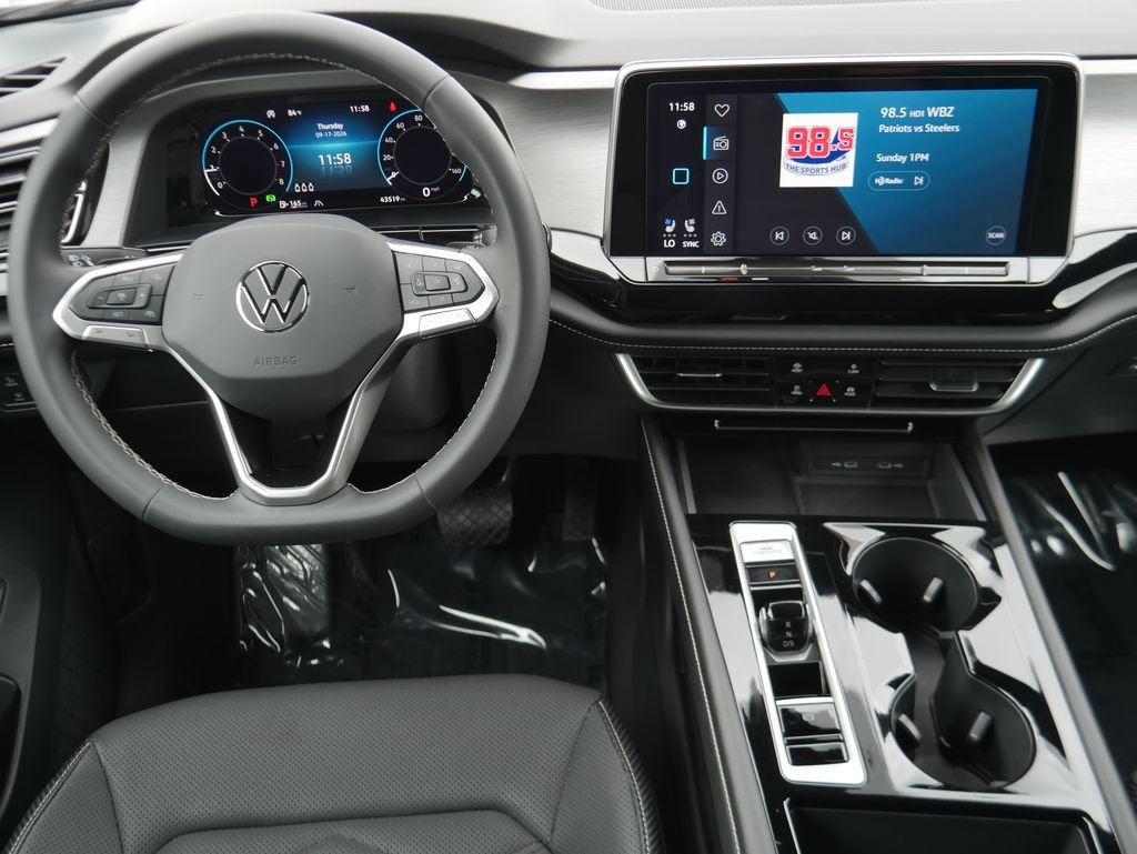 Used 2024 Black Volkswagen 2.0T SE w/Technology image 17