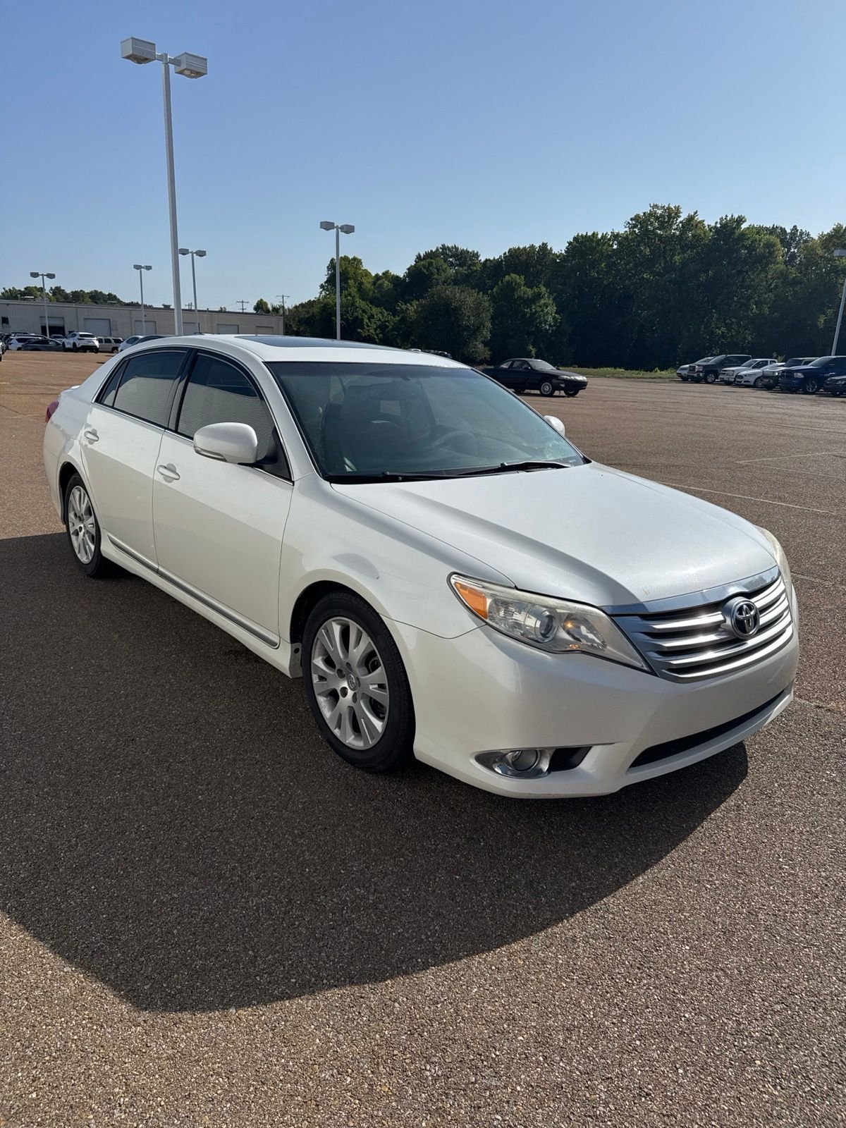 Used 2011 White Toyota Base image 14