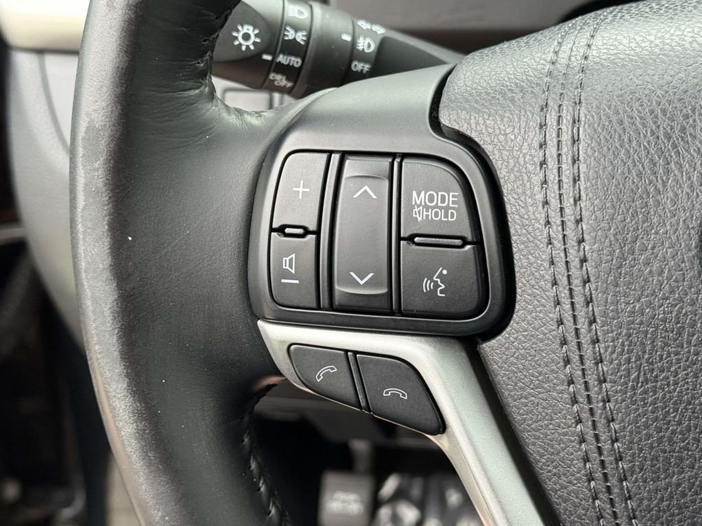 Used 2017 Black Toyota XLE image 24