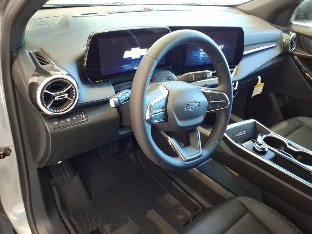 2027 Chevrolet Equinox LT - Photo 8