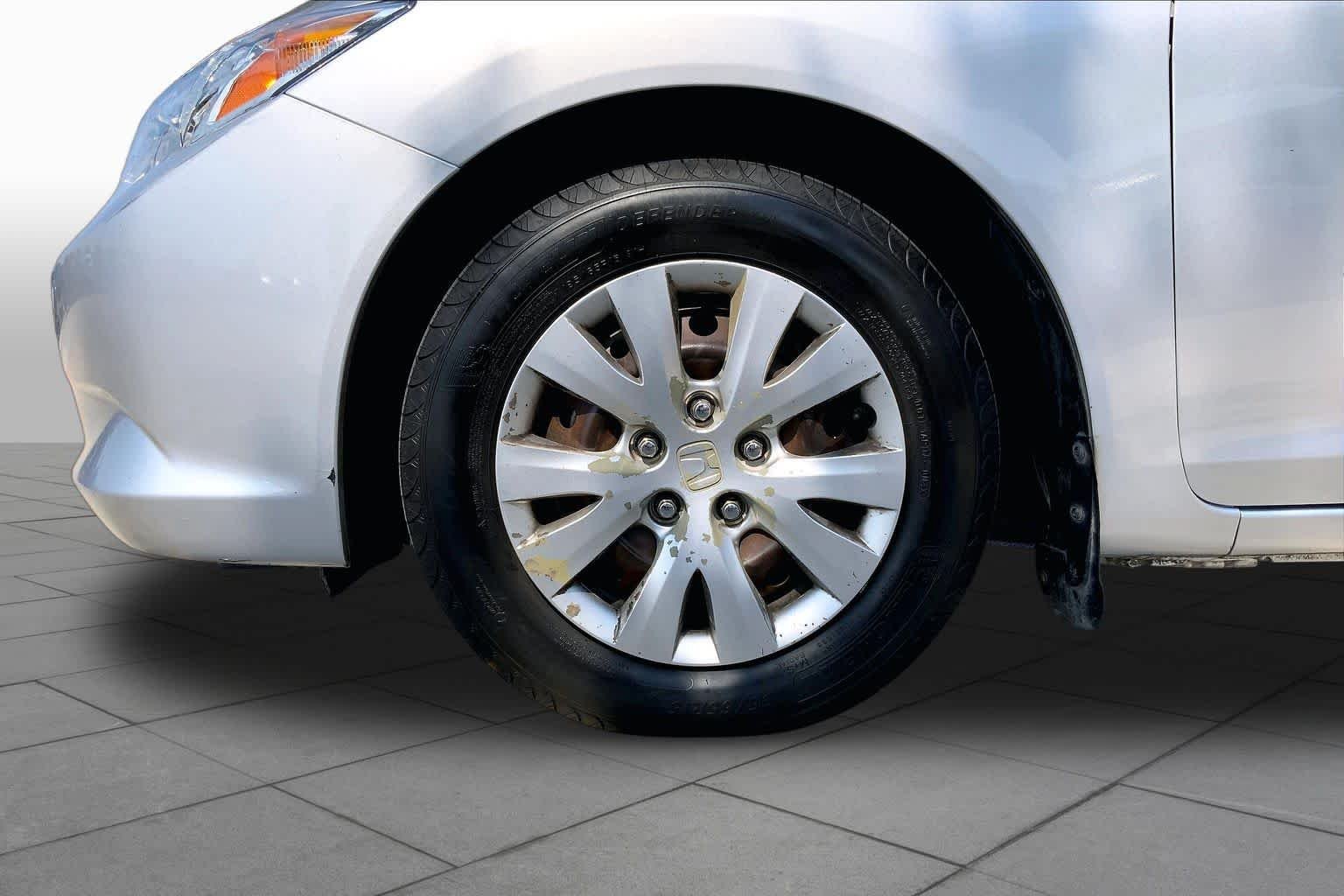 Used 2012 Alabaster Silver Metallic Honda LX image 10