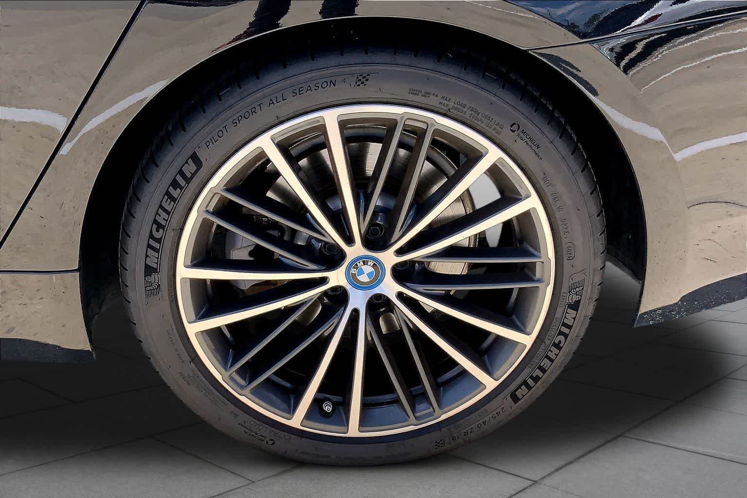 Used 2023 Black Sapphire Metallic BMW 530e xDrive image 11