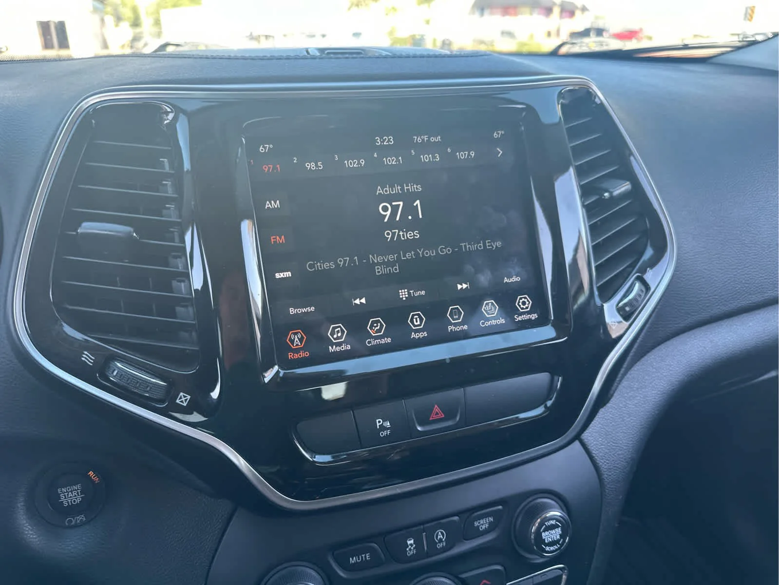Used 2019 Bright White Clearcoat Jeep Limited image 8