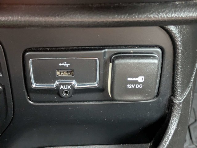 Used 2015 Silver Jeep Sport image 20