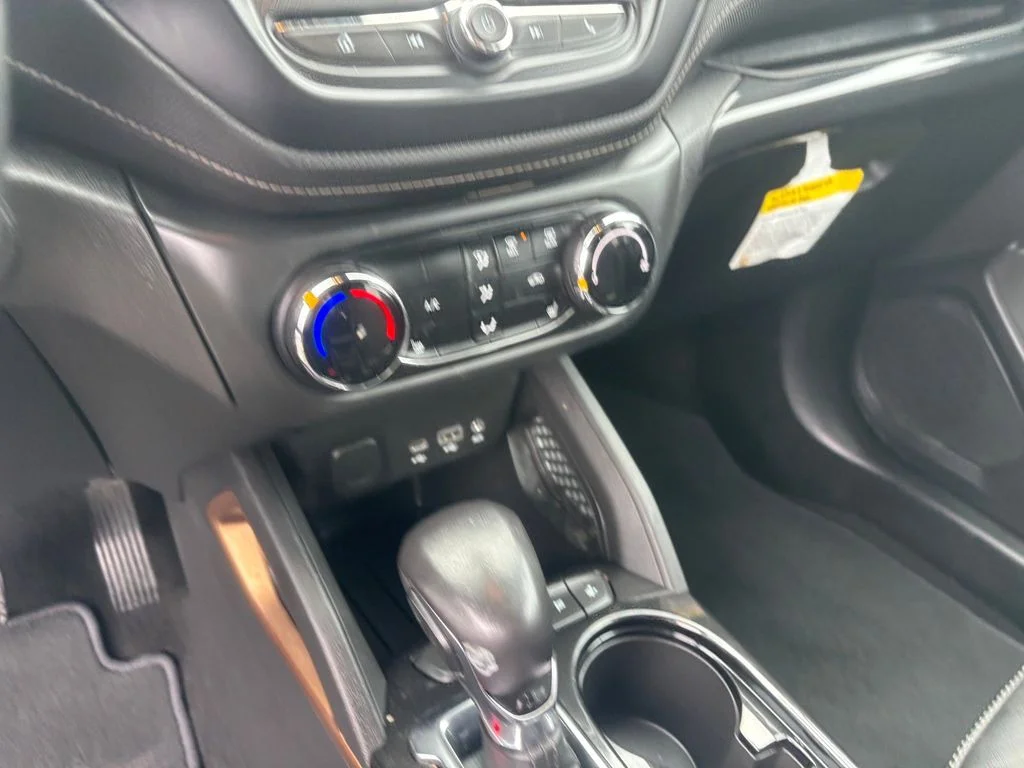 Used 2022 Red Chevrolet ACTIV image 18