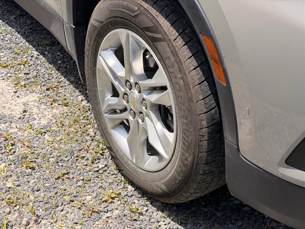Used 2021 Gray Chevrolet LT image 9