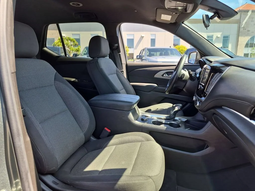 Used 2023 Green Chevrolet LT image 28