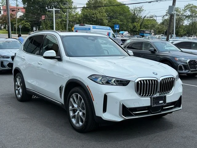 Used 2026 Alpine White BMW xDrive40i image 3