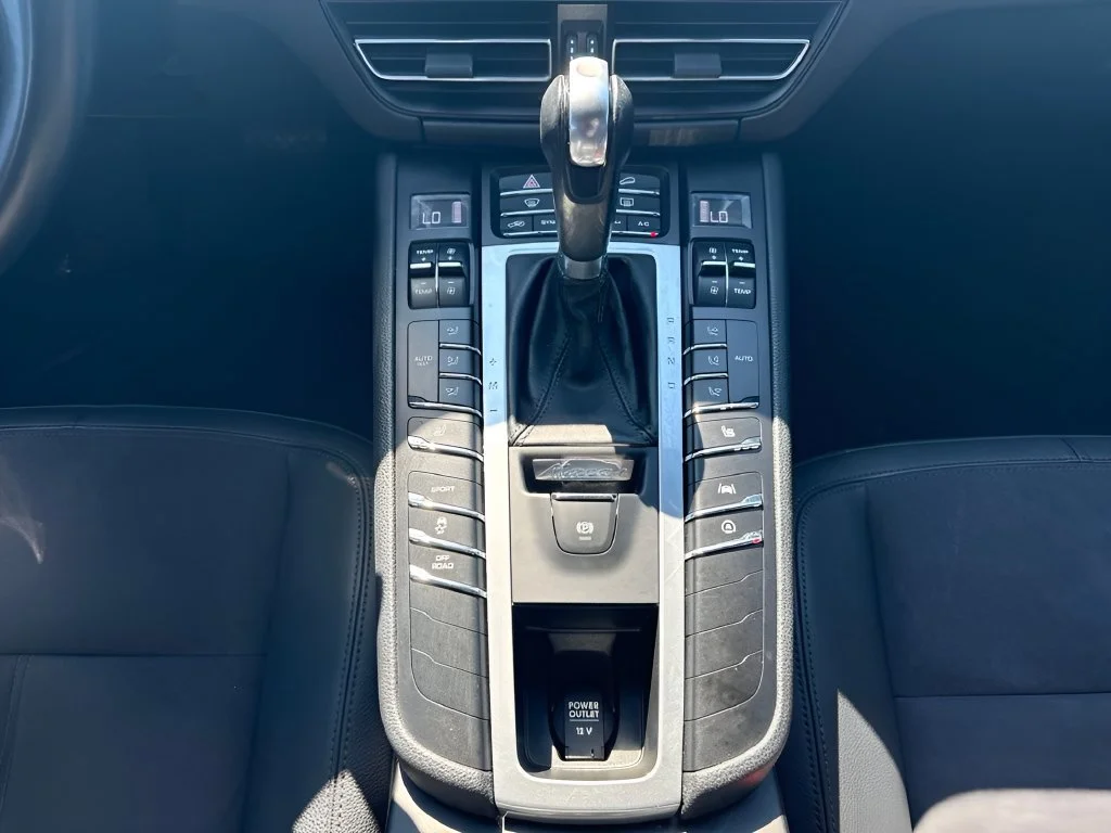 Used 2021  Porsche  image 18