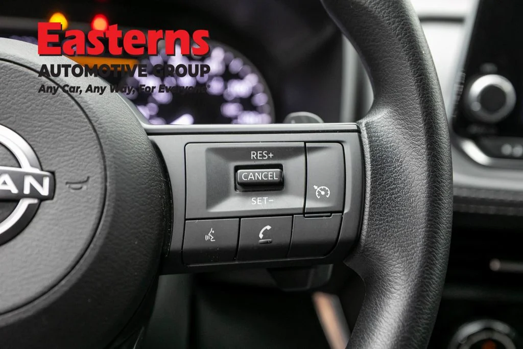 Used 2023 Red Nissan S image 17