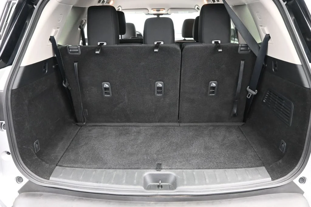 Used 2025 Silver Nissan SV image 15