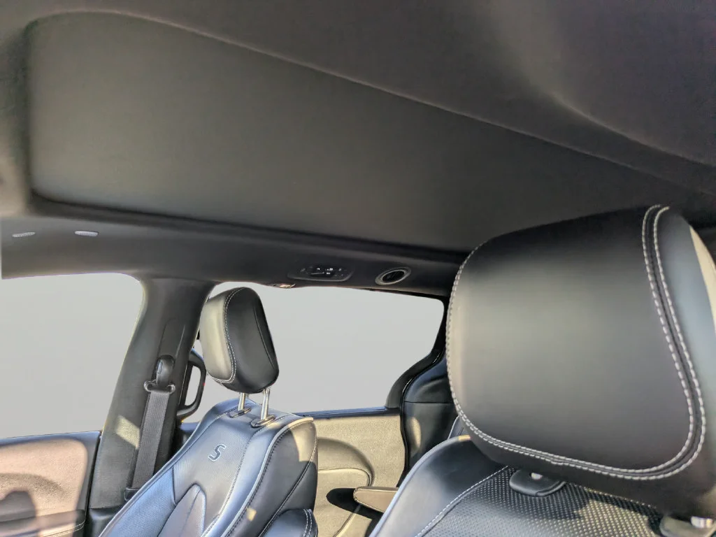 Used 2025 Black Chrysler Limited image 23