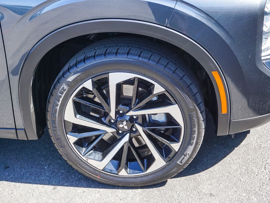 Used 2024 Black Mitsubishi SE image 9