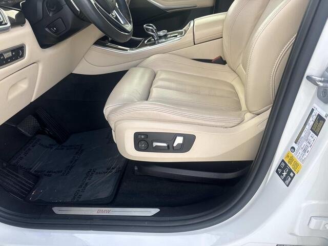 Used 2022 Mineral White Metallic BMW xDrive40i image 16