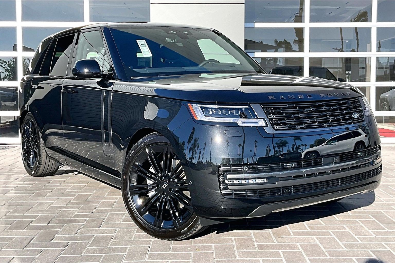 New 2027 Santorini Black Land Rover SE image 2