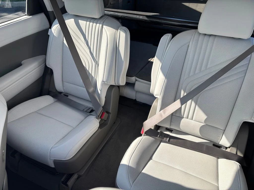 New 2026 Black Hyundai SEL Premium image 15