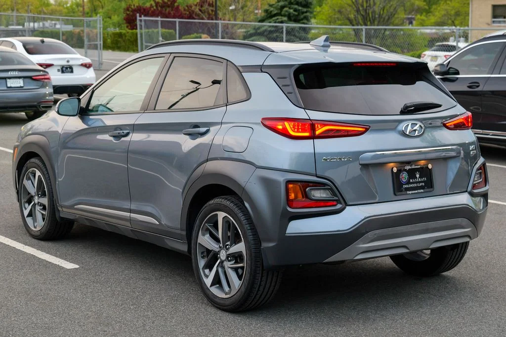 Used 2019 Sonic Silver Hyundai Limited image 5