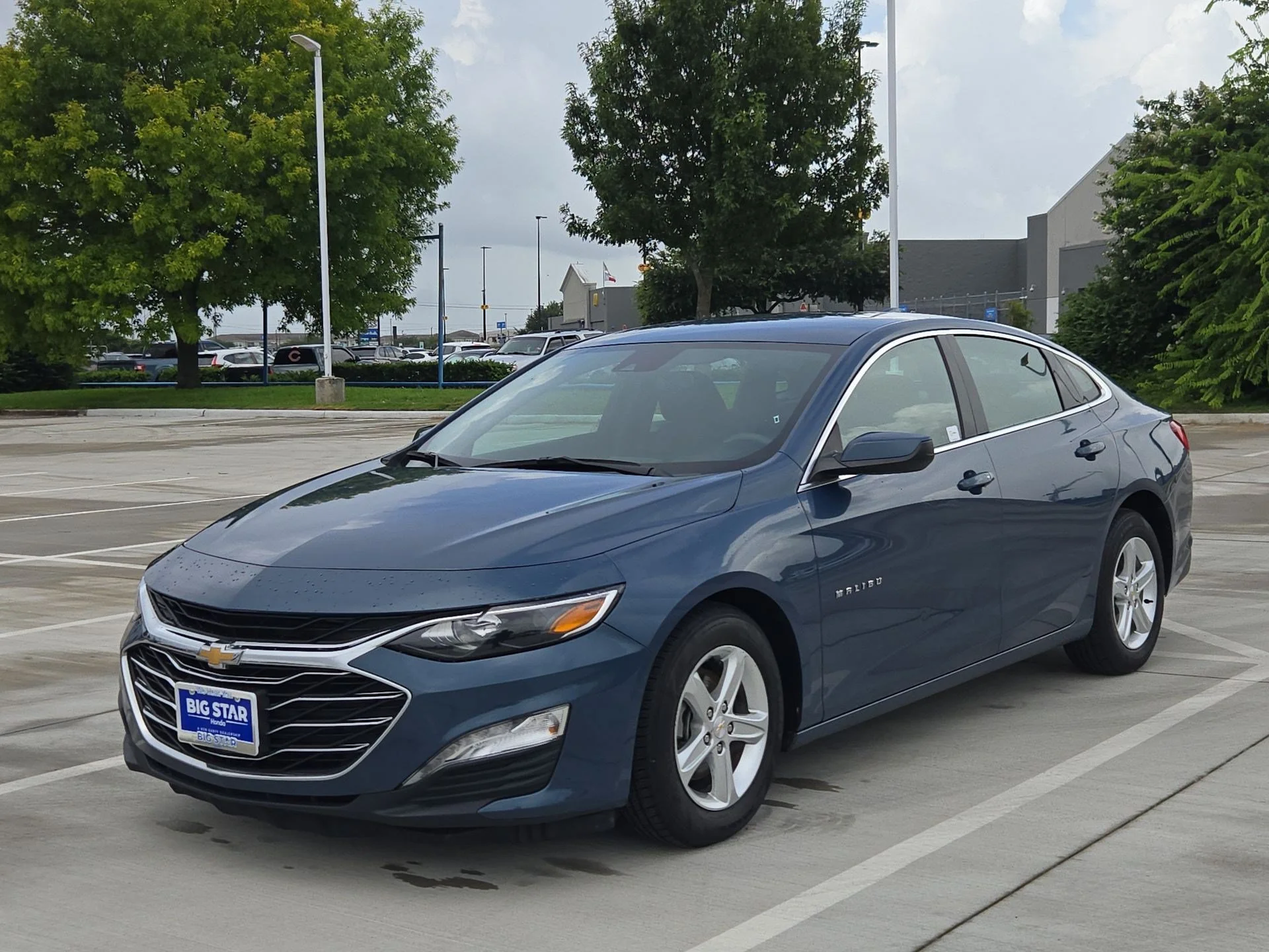 Used 2024 Lakeshore Blue Metallic Chevrolet LT image 7