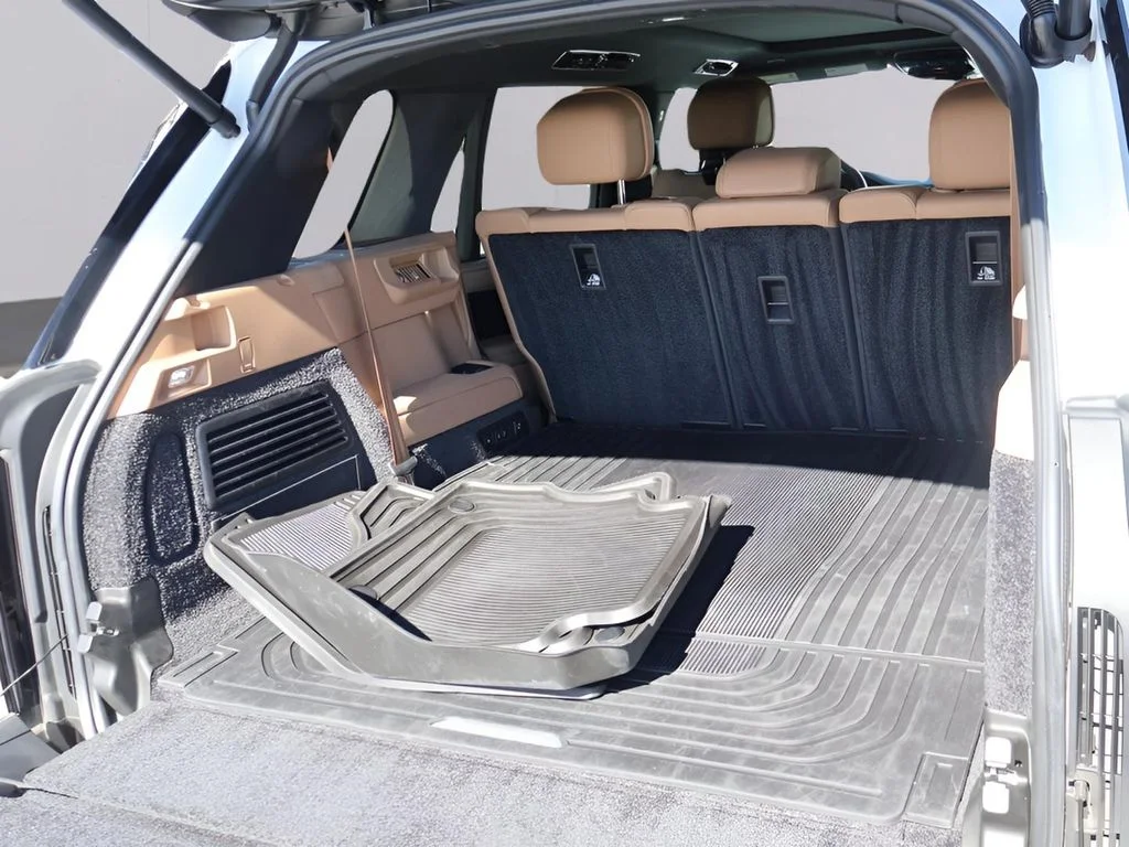 Used 2025 Fuji White Land Rover SE image 15