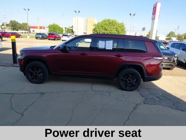 Used 2023 Red Jeep Altitude image 8