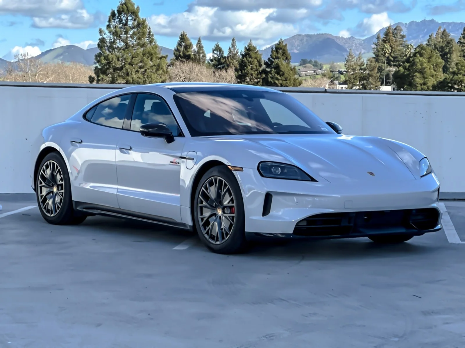 2026 Porsche Taycan GTS - Photo 10