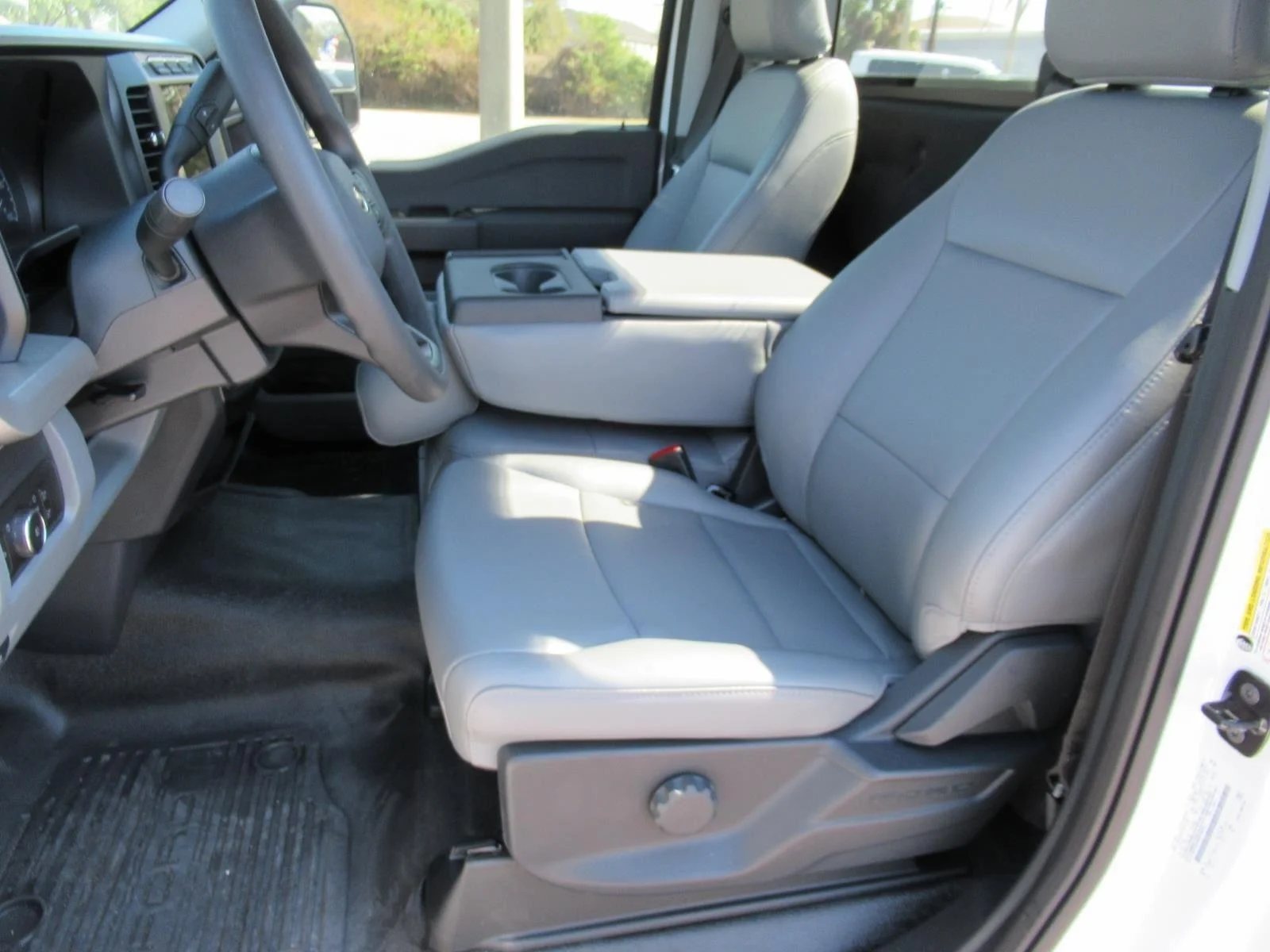 New 2024 Oxford White Ford F-250® XL image 16
