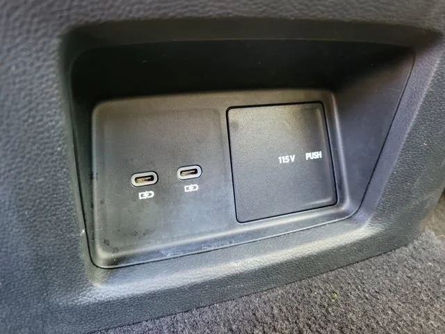 2024 Volkswagen Atlas SE w/Tech - Photo 17