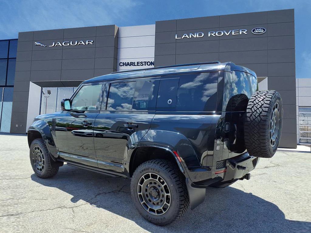 New 2026 Narvik Black Land Rover OCTA Black image 3