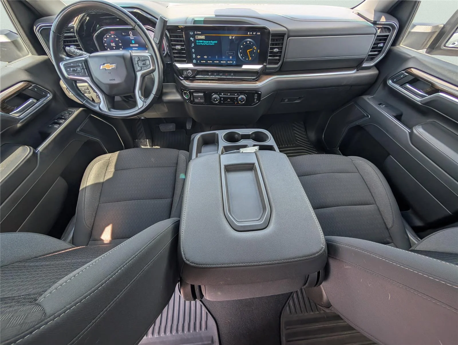 Used 2024 Summit White Chevrolet LT image 14