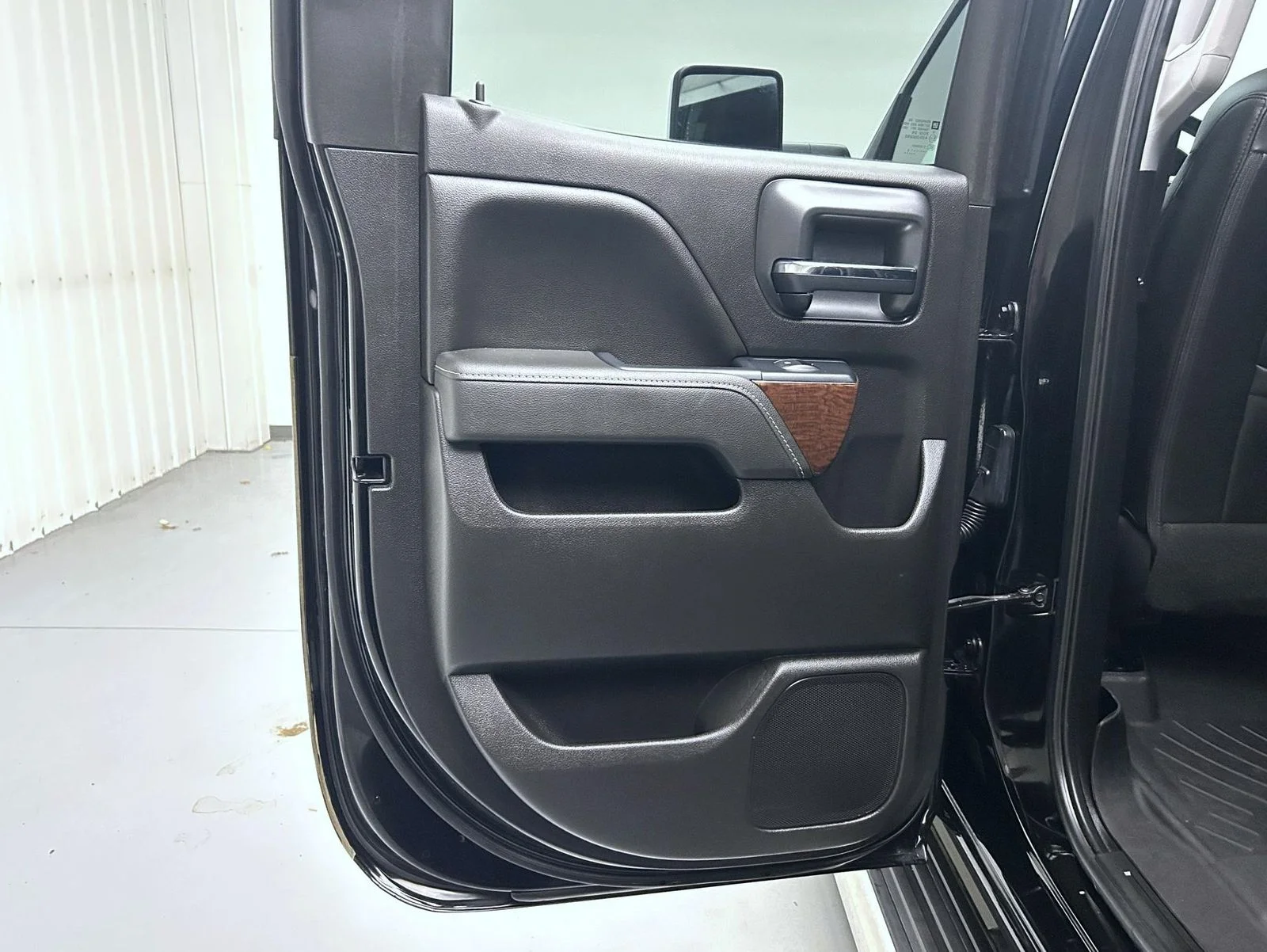 Used 2018 Black GMC SLT image 20