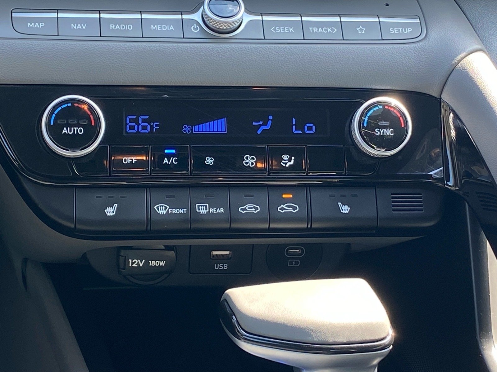 Used 2025 Black Hyundai SEL Convenience image 10